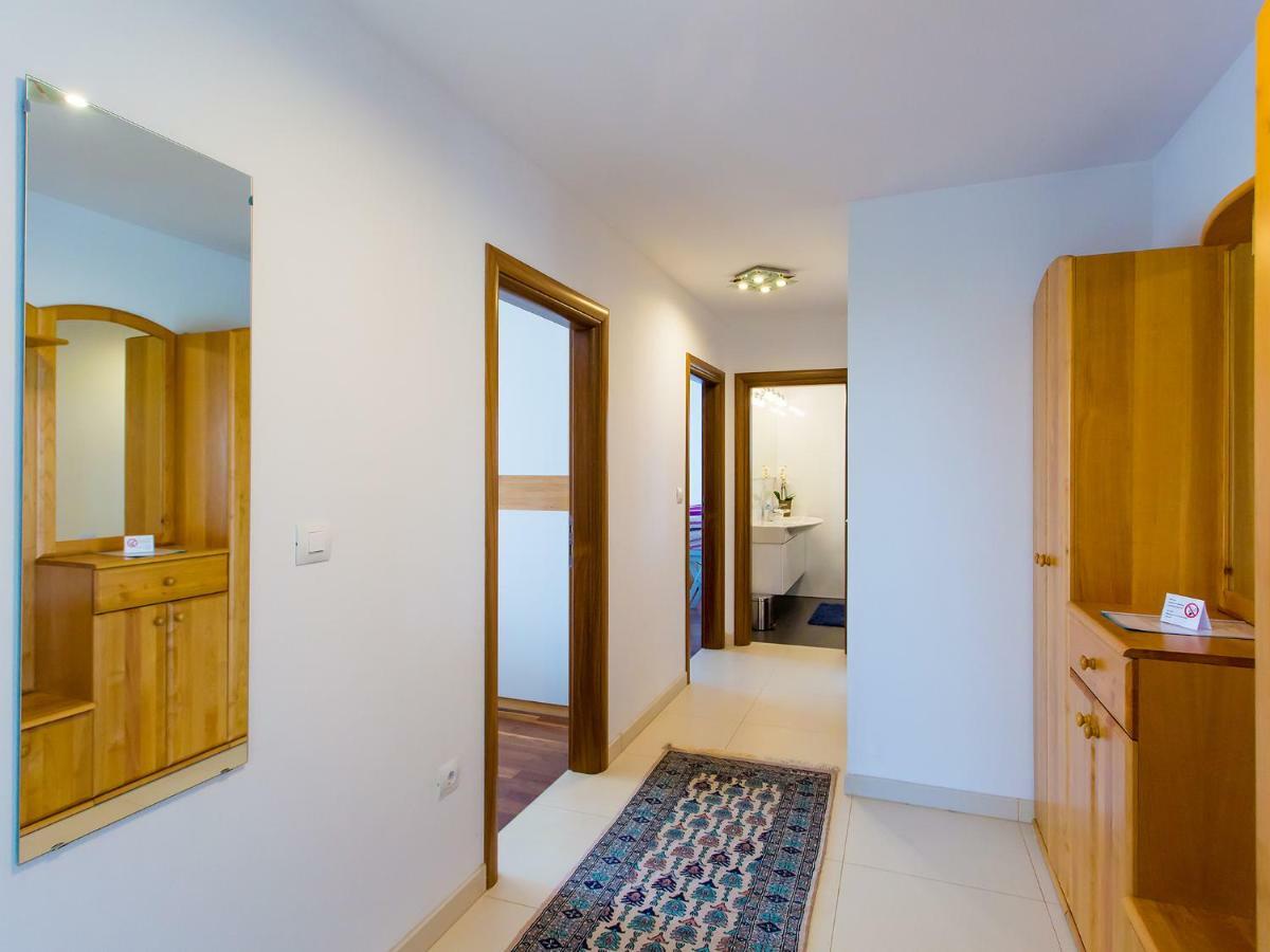 Apartment Maestral Porec Bagian luar foto