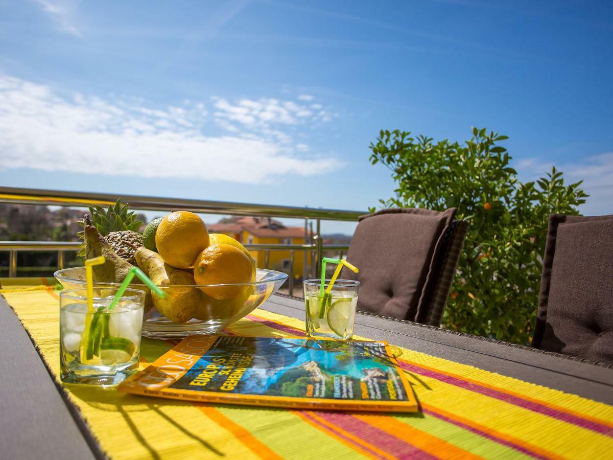 Apartment Maestral Porec Bagian luar foto