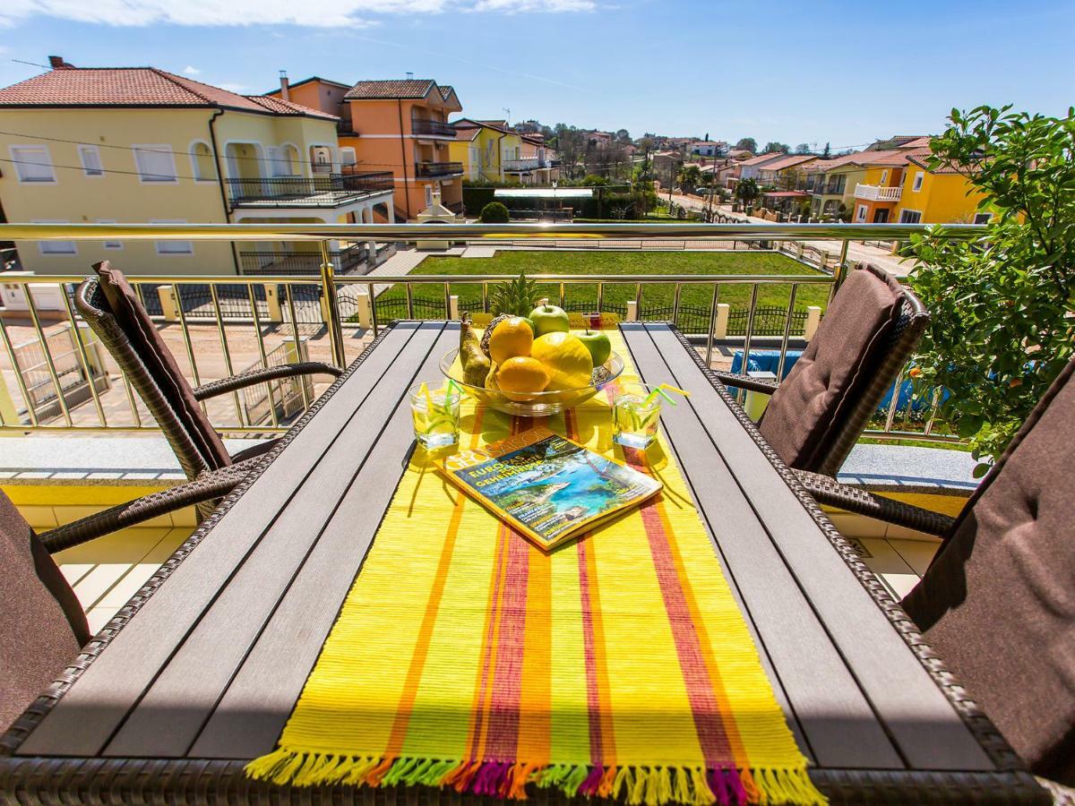 Apartment Maestral Porec Bagian luar foto