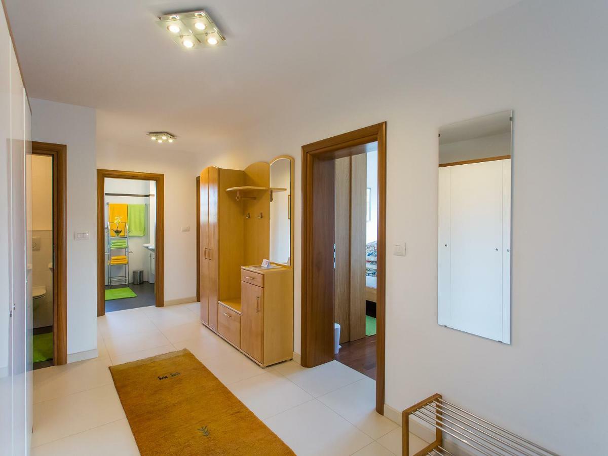 Apartment Maestral Porec Bagian luar foto