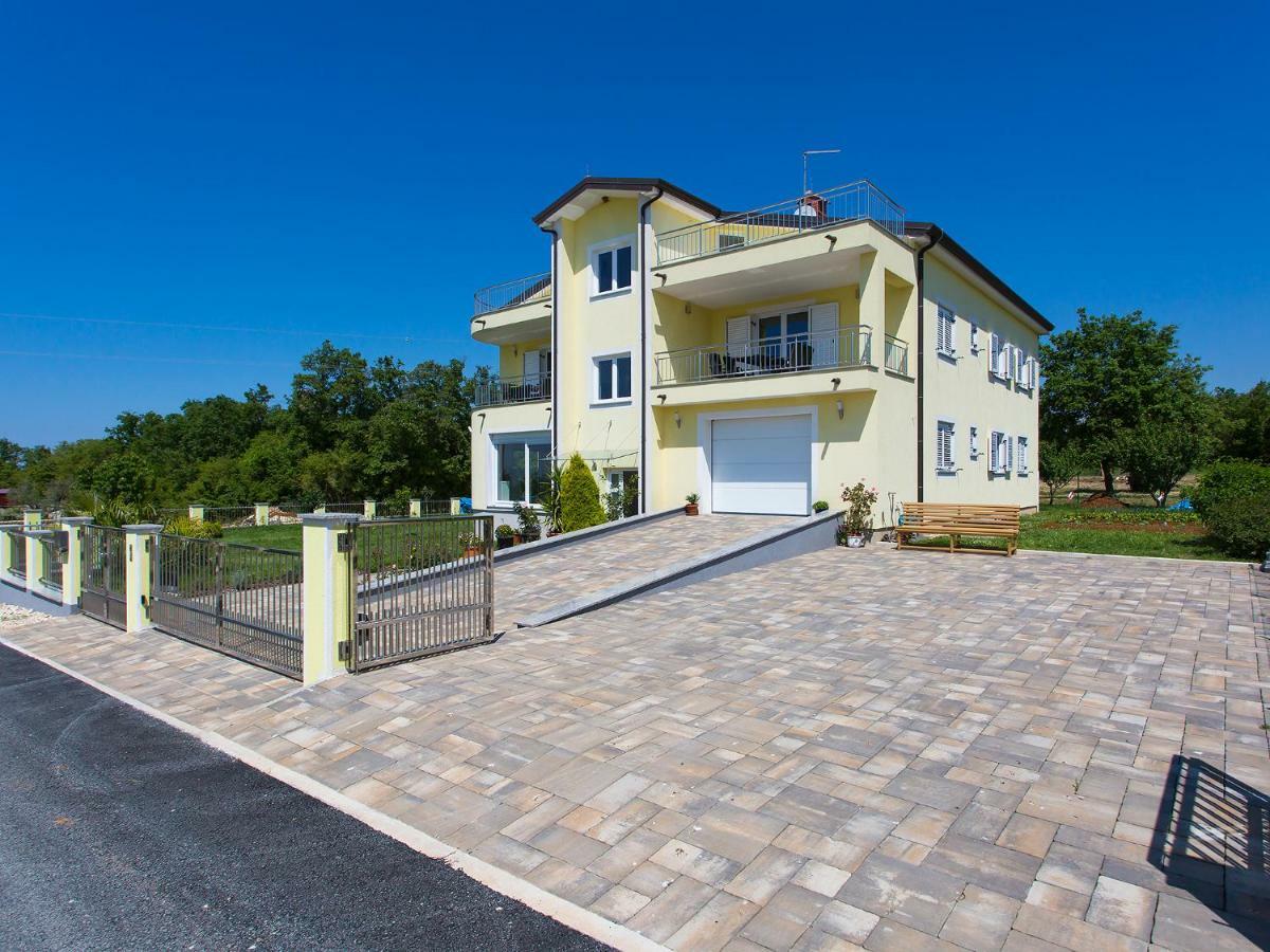 Apartment Maestral Porec Bagian luar foto
