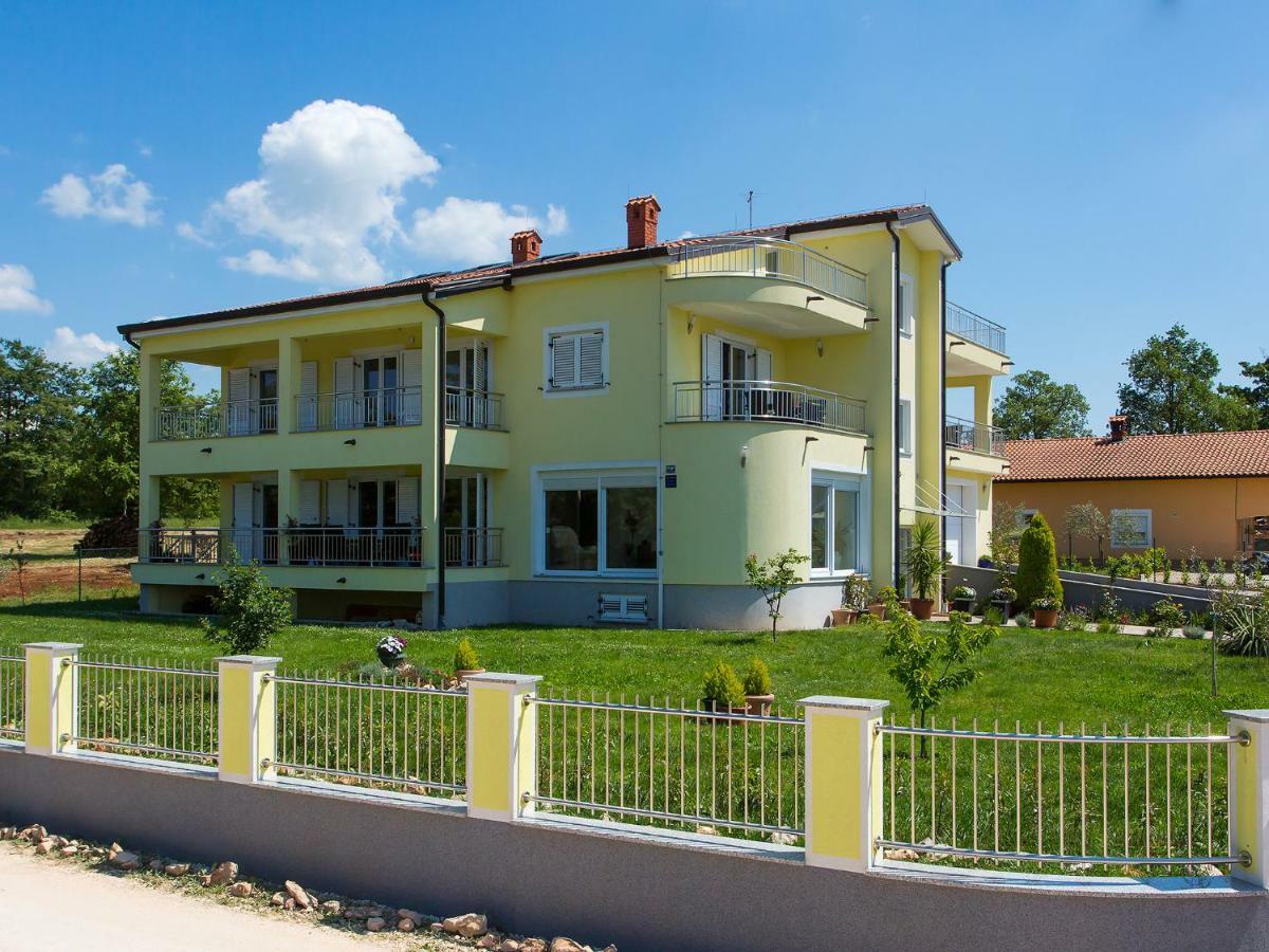 Apartment Maestral Porec Bagian luar foto